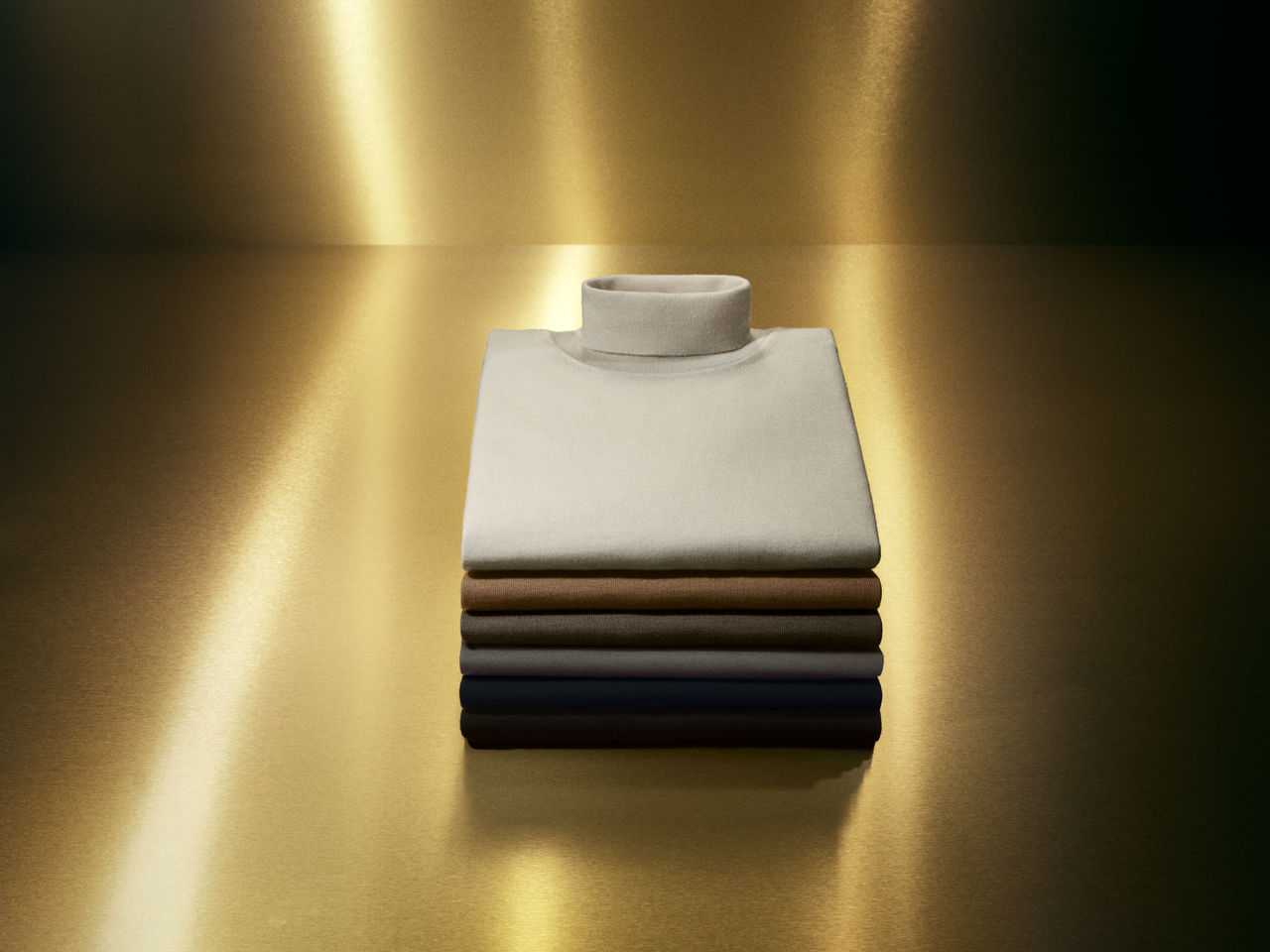 2024_BOSS_Holiday_Merino_Still_010.jpg
