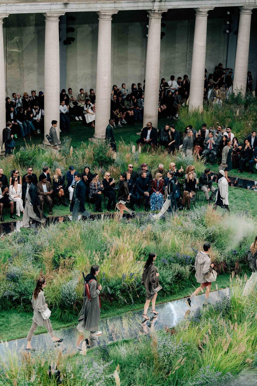 SPRING_SUMMER_2025_BOSS_FASHION_SHOW_ATMOSPHERE_00008.jpg