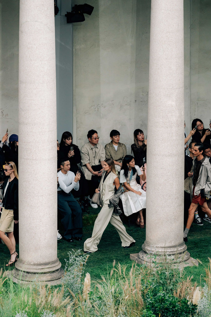 SPRING_SUMMER_2025_BOSS_FASHION_SHOW_ATMOSPHERE_00009.jpg