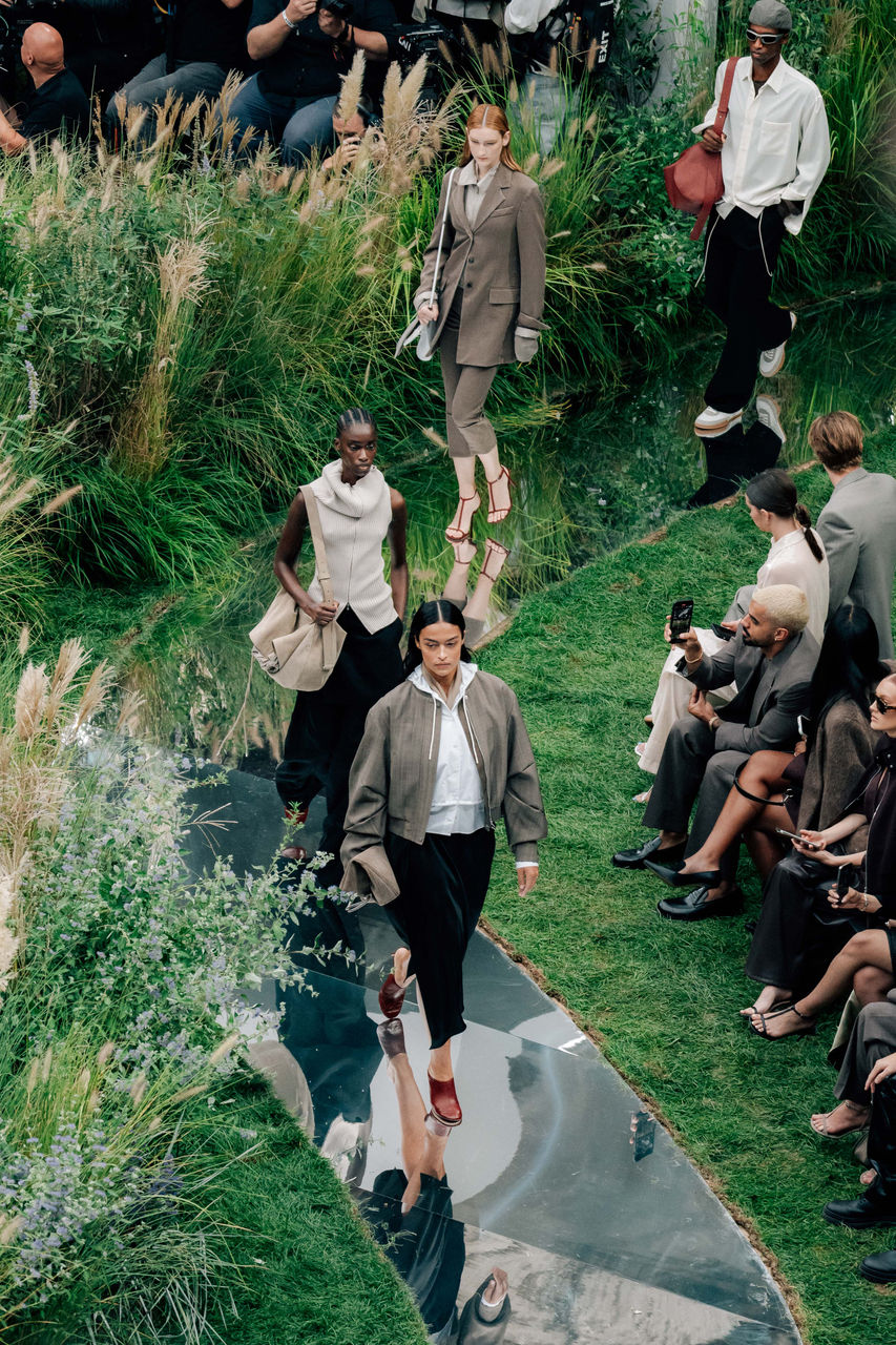SPRING_SUMMER_2025_BOSS_FASHION_SHOW_ATMOSPHERE_00010.jpg