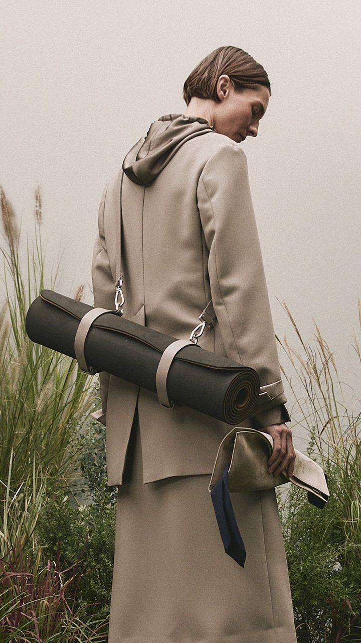 SPRING_SUMMER_2025_BOSS_FASHION_SHOW_FIRST_LOOK_WALL_Look_02_9x16_03.jpg