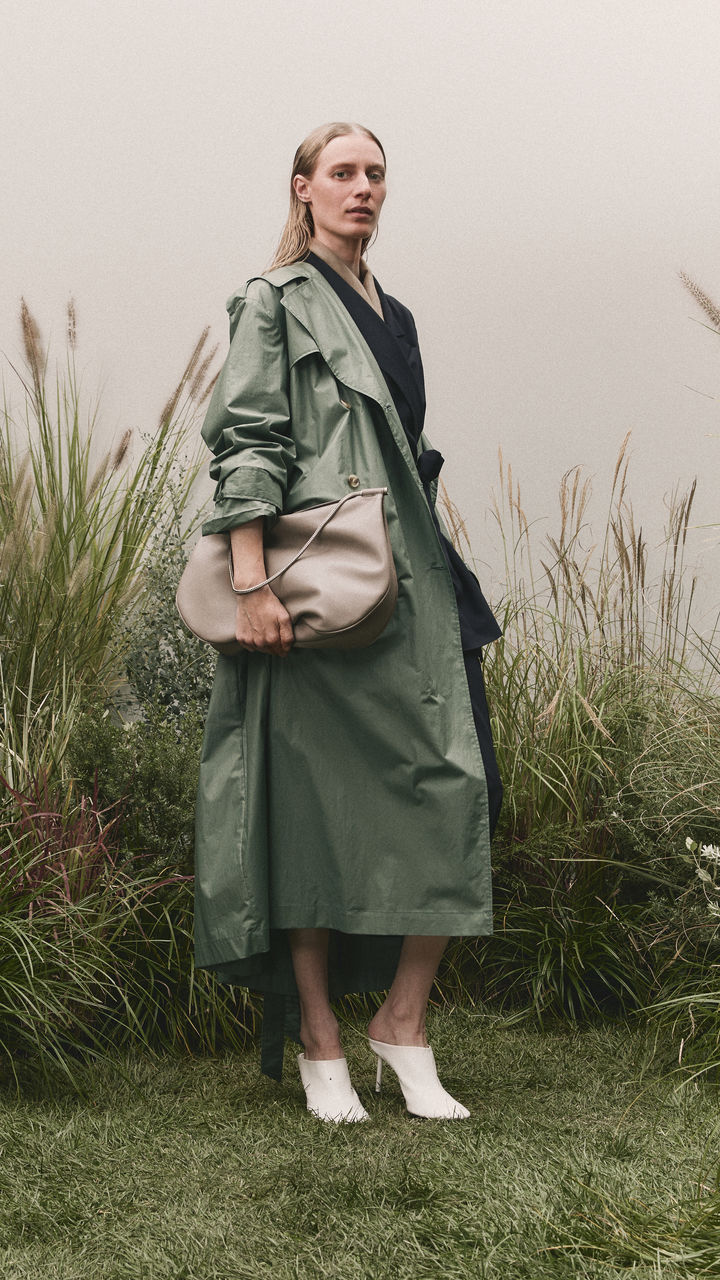SPRING_SUMMER_2025_BOSS_FASHION_SHOW_FIRST_LOOK_WALL_Look_03_9x16_01.jpg