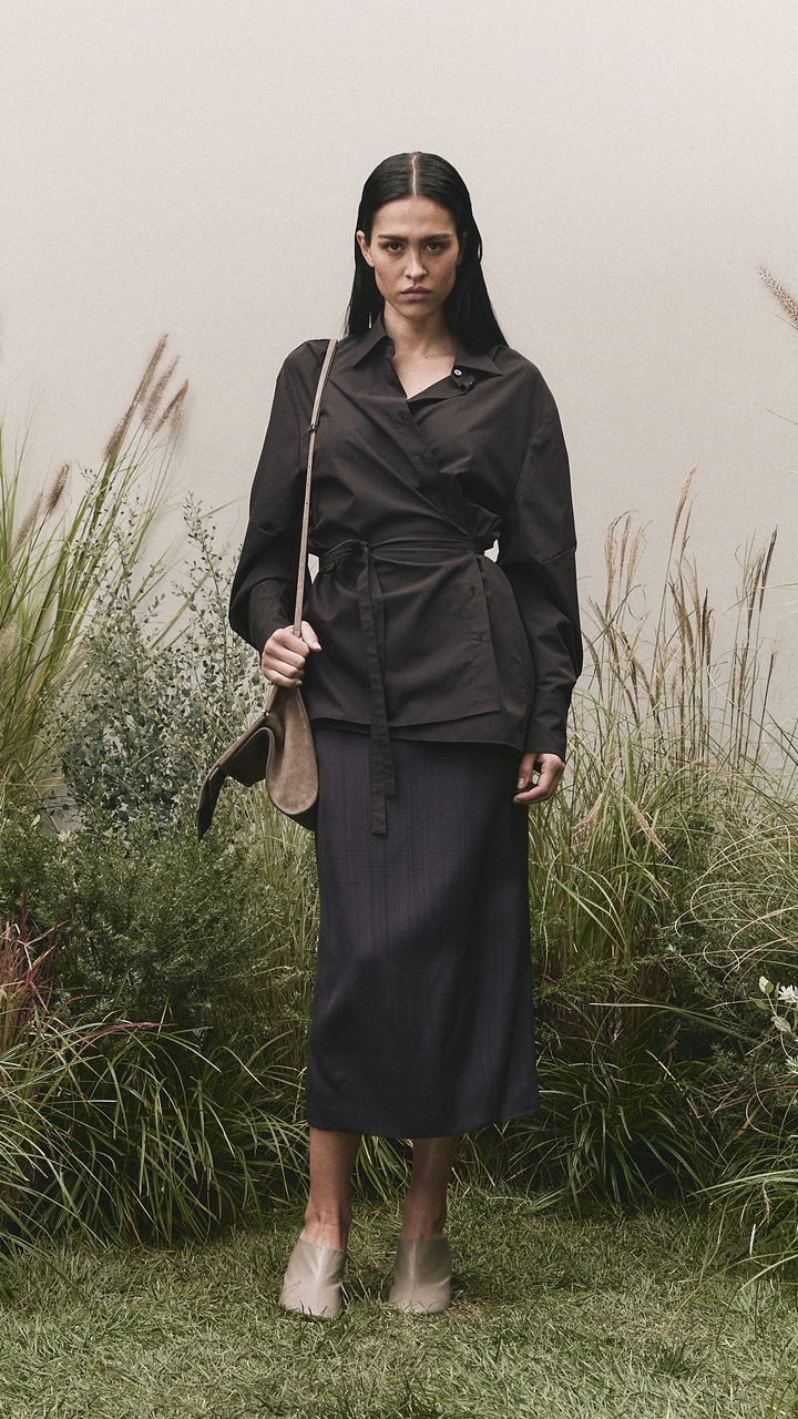 SPRING_SUMMER_2025_BOSS_FASHION_SHOW_FIRST_LOOK_WALL_Look_07_9x16_01.jpg