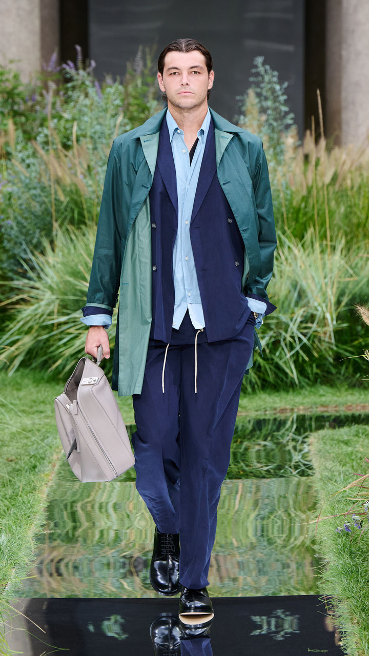 BOSS_SHOW_SPRING_SUMMER_2025_MILAN_9X16_Look_01.jpg