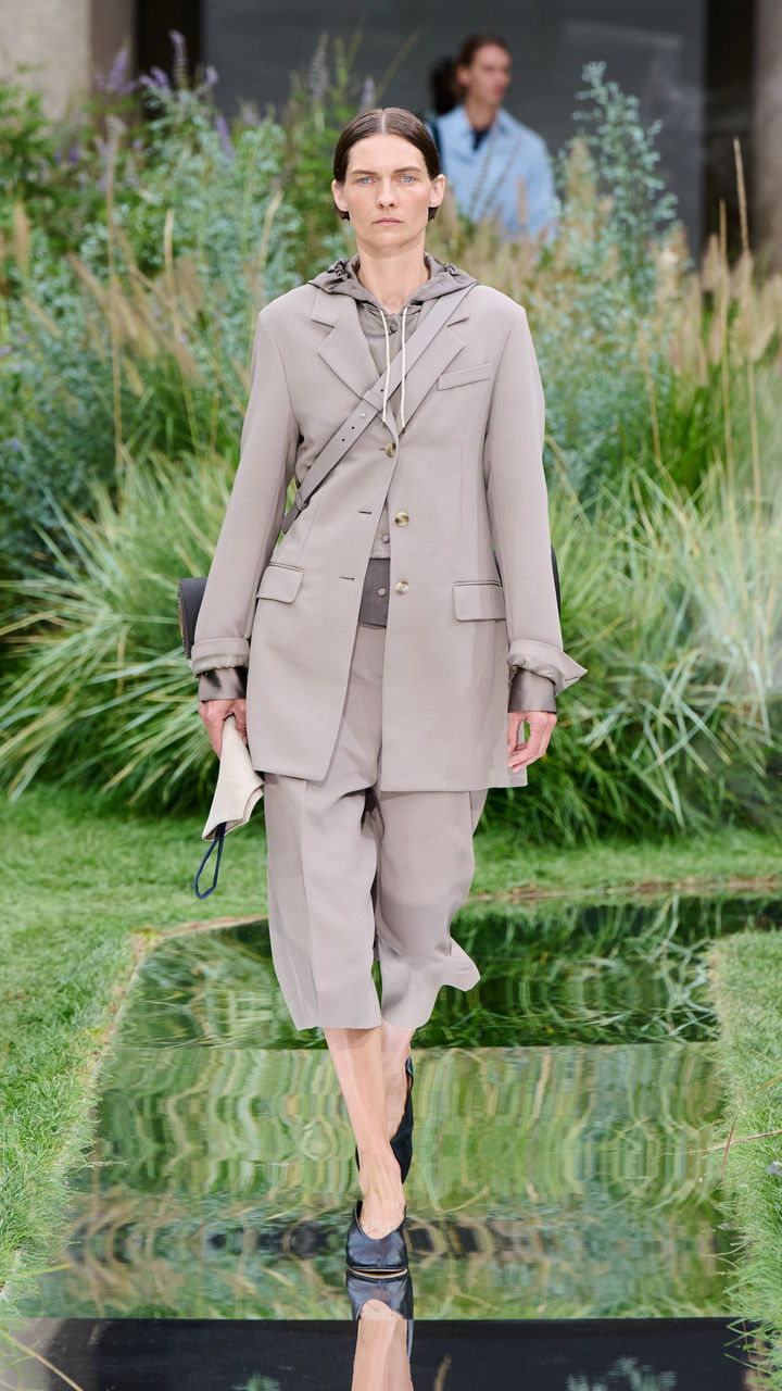 BOSS_SHOW_SPRING_SUMMER_2025_MILAN_9X16_Look_02.jpg