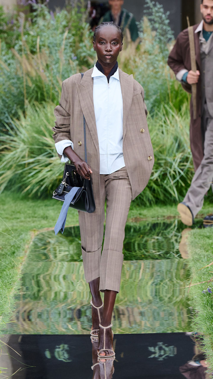 BOSS_SHOW_SPRING_SUMMER_2025_MILAN_9X16_Look_05.jpg