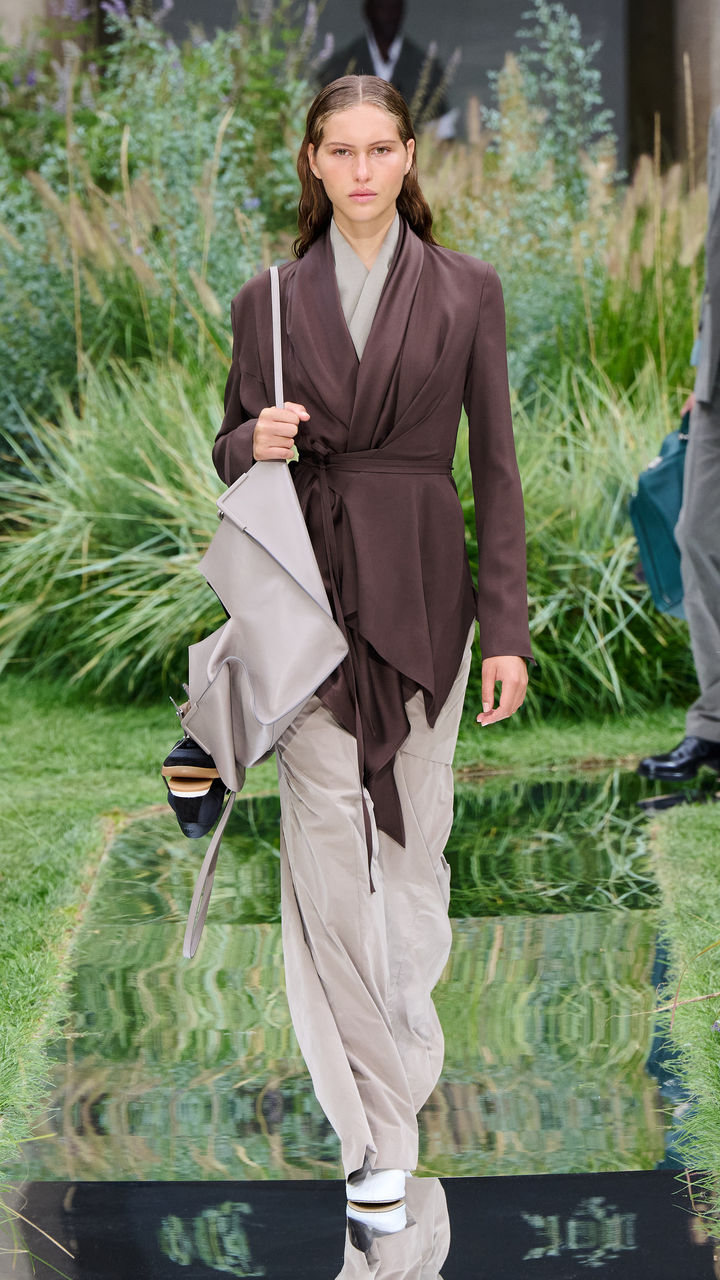 BOSS_SHOW_SPRING_SUMMER_2025_MILAN_9X16_Look_09.jpg