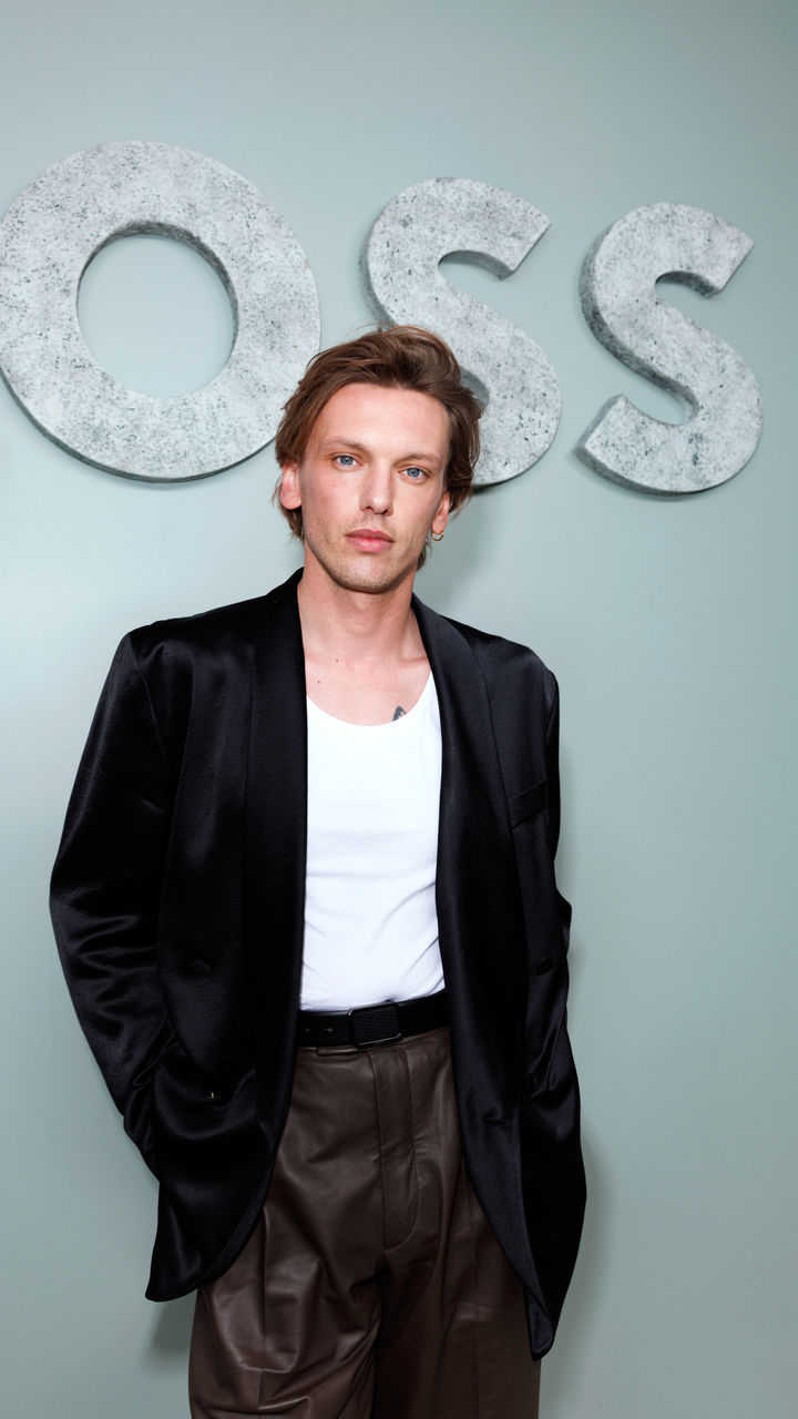 SPRING_SUMMER_2025_BOSS_FASHION_SHOW_9x16_Jamie_Campbell_Bower_3.jpg