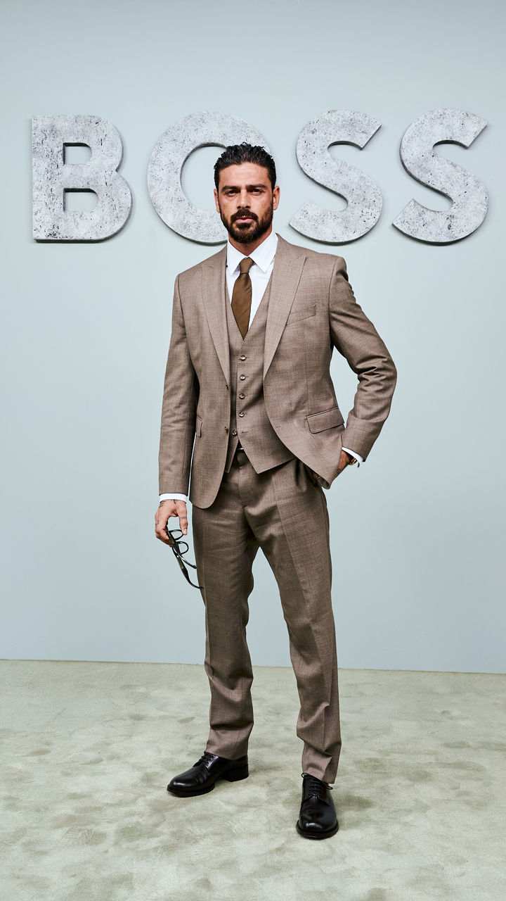 SPRING_SUMMER_2025_BOSS_FASHION_SHOW_9x16_Michele_Morrone_3.jpg