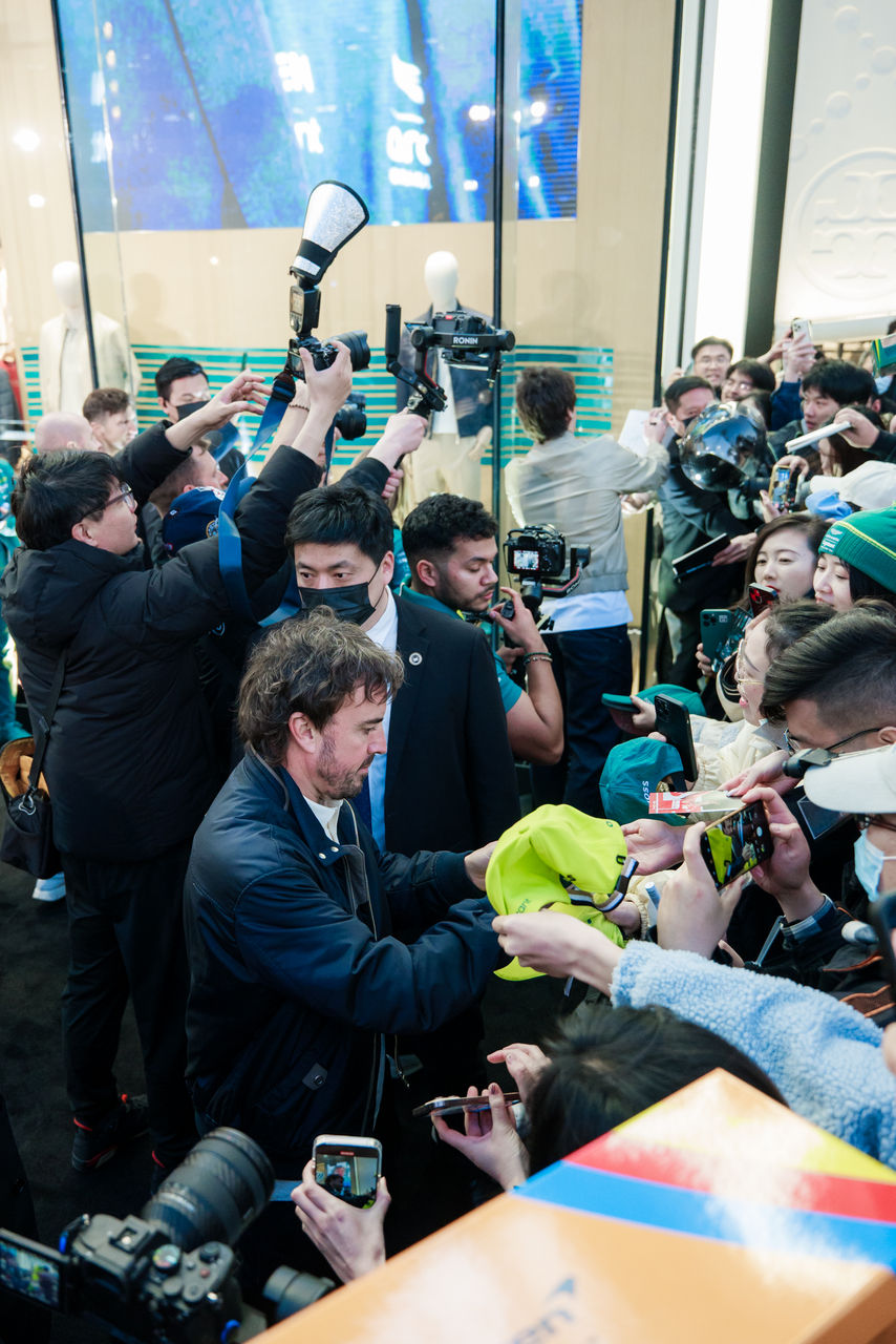 BOSS_SHANGHAI_STORE_OPENING_Fernando_Alonso_and_Lance_Stroll_28.jpg