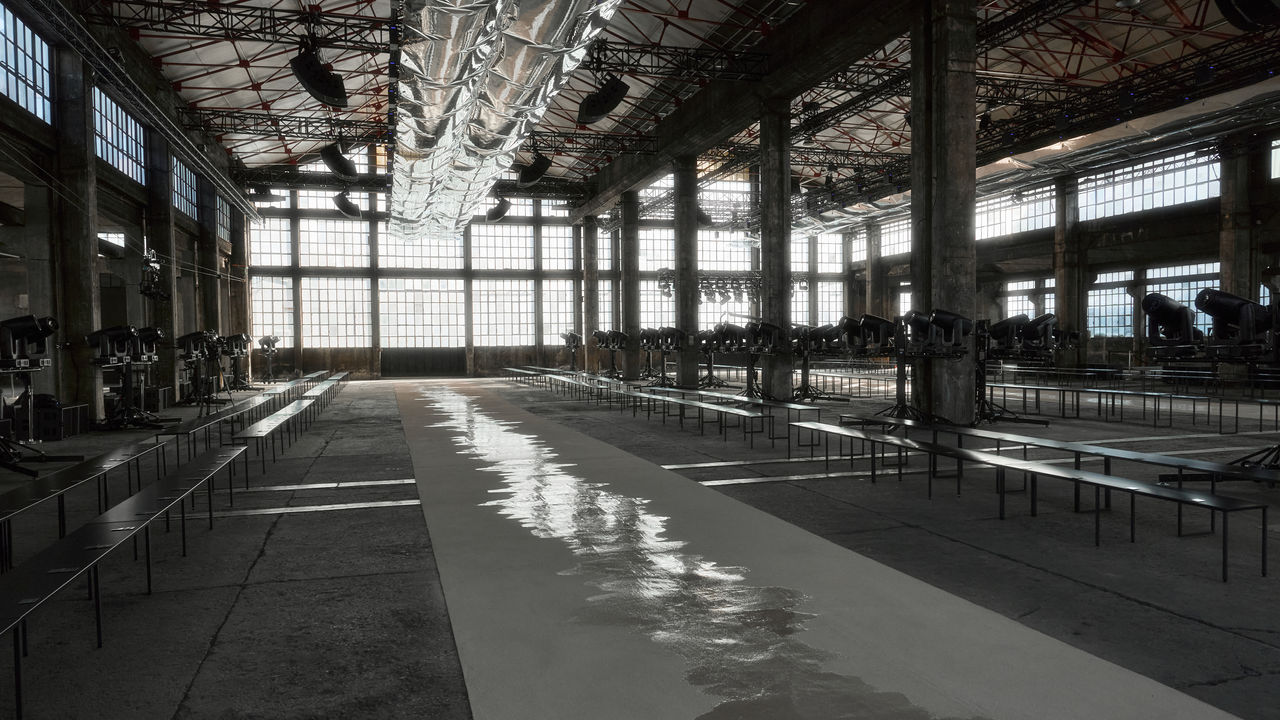 BOSS_Spring_Summer_26_Fashion_Show_VENUE_012.jpg