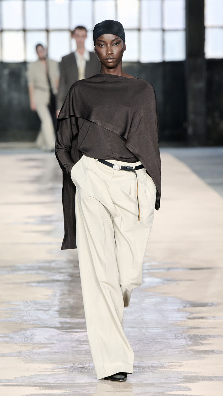 BOSS_Spring_Summer_26_Fashion_Show_RUNWAY_001_9x16.jpg