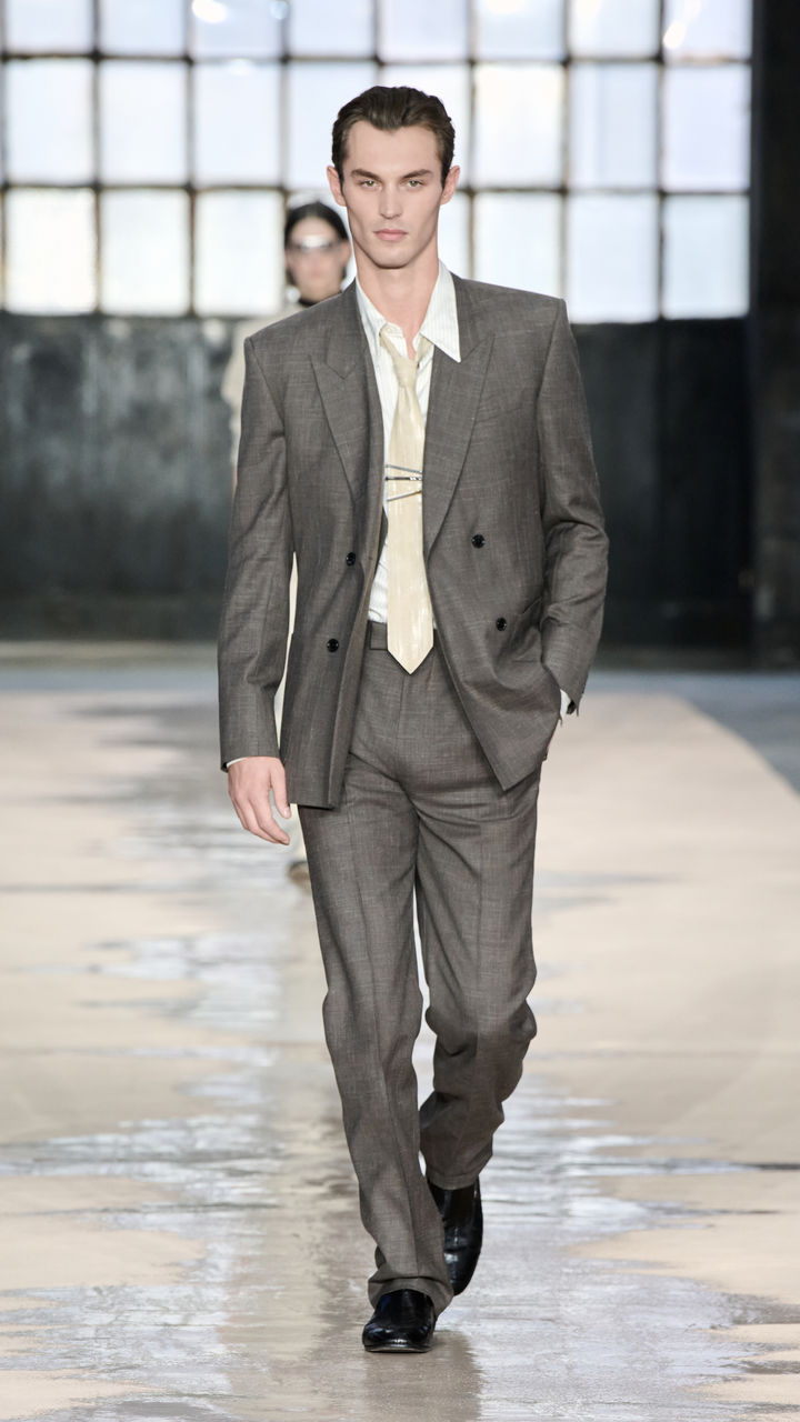 BOSS_Spring_Summer_26_Fashion_Show_RUNWAY_002_9x16.jpg