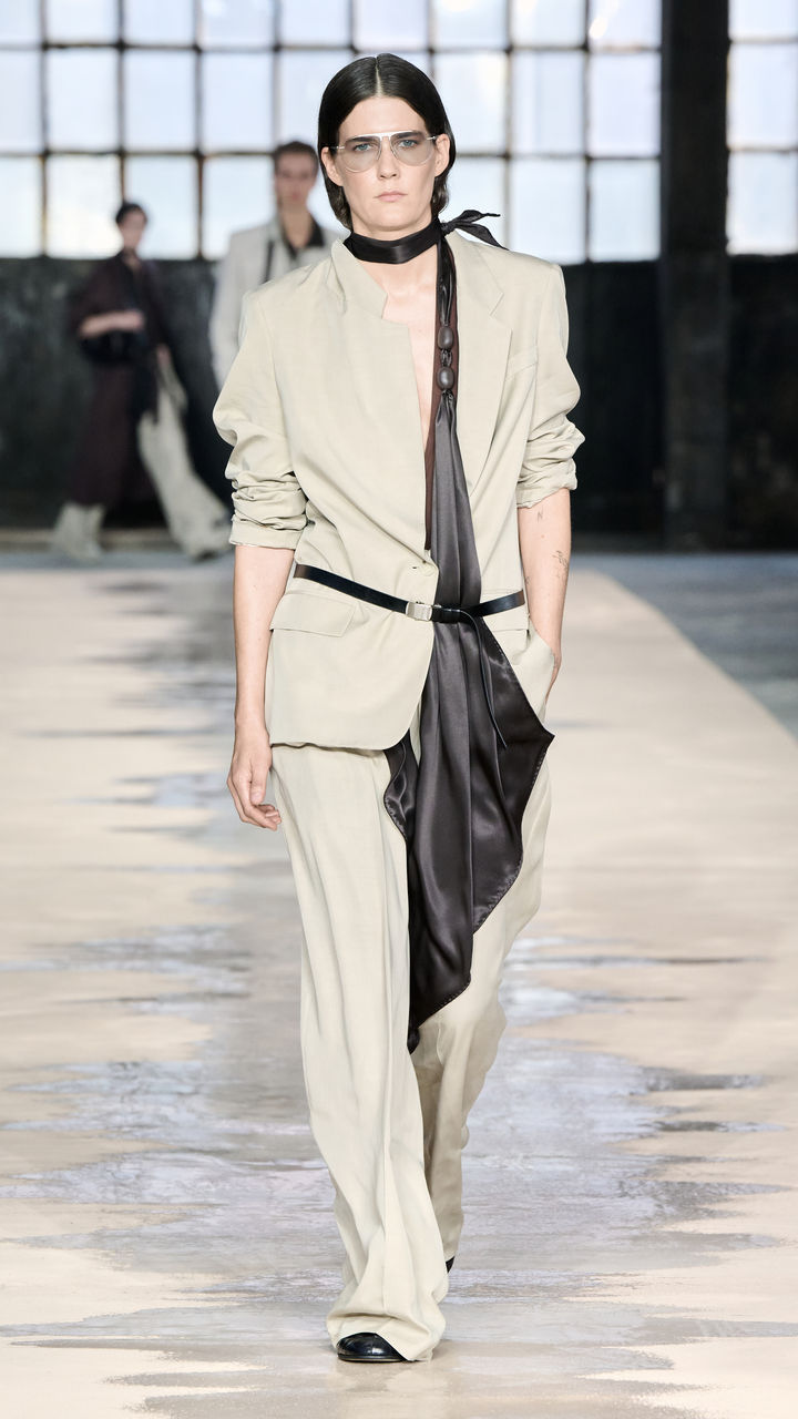 BOSS_Spring_Summer_26_Fashion_Show_RUNWAY_003_9x16.jpg