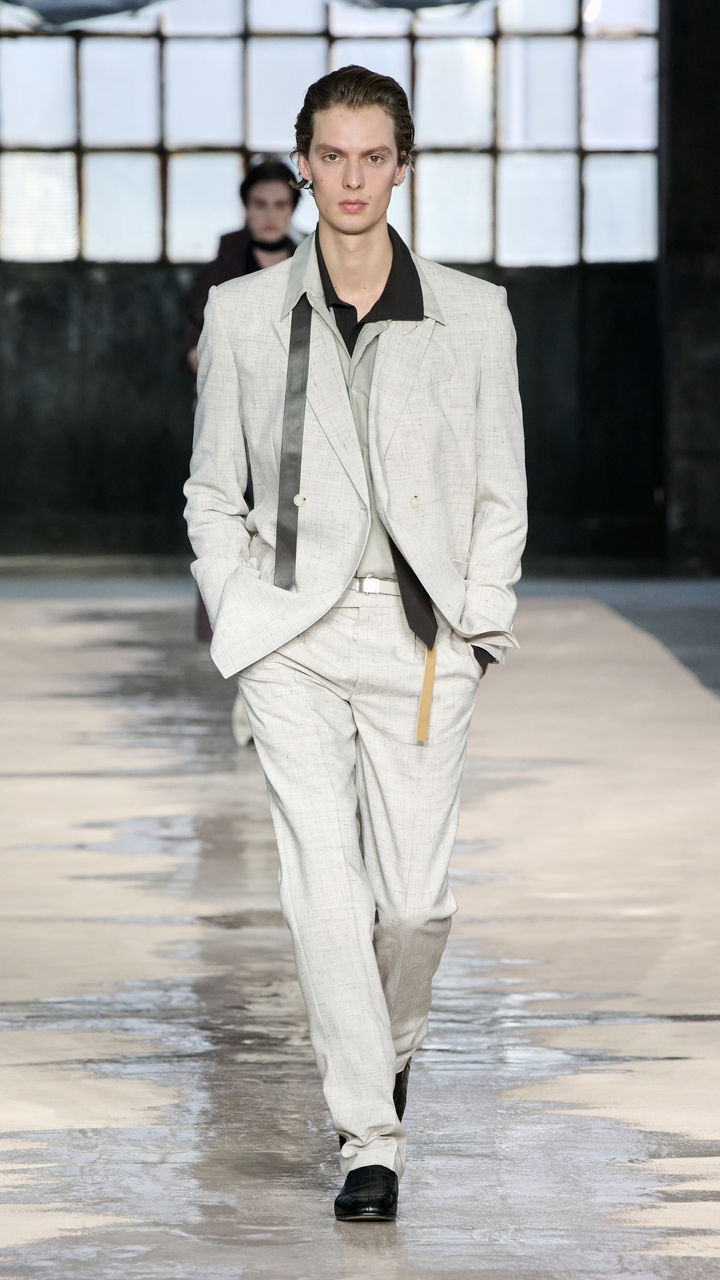 BOSS_Spring_Summer_26_Fashion_Show_RUNWAY_004_9x16.jpg