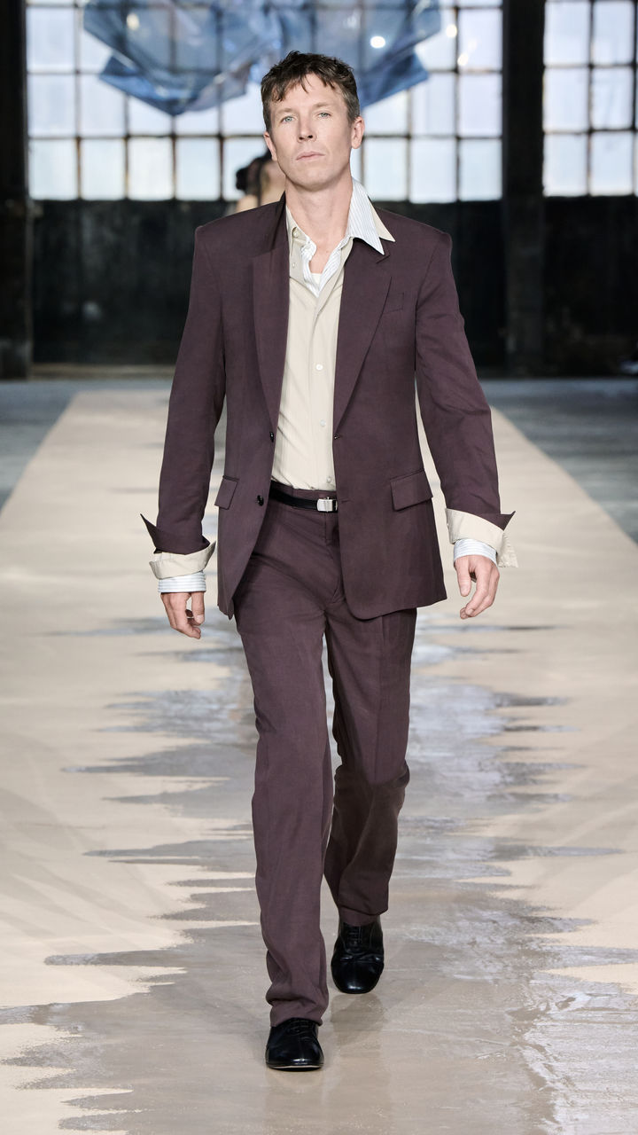 BOSS_Spring_Summer_26_Fashion_Show_RUNWAY_006_9x16.jpg