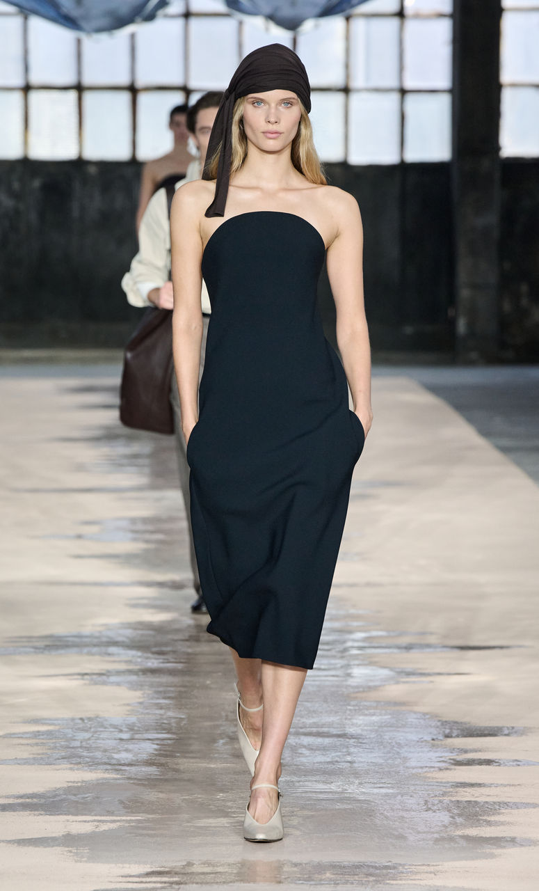 BOSS_Spring_Summer_26_Fashion_Show_RUNWAY_007_9x16.jpg