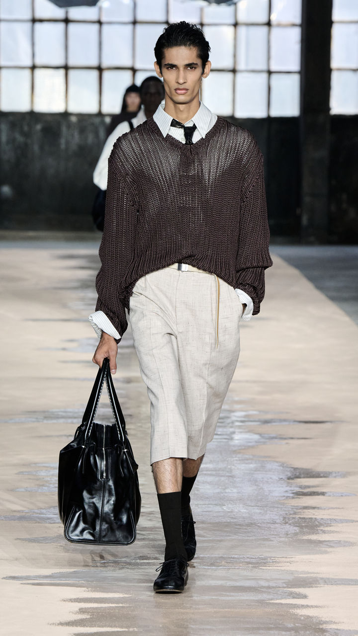 BOSS_Spring_Summer_26_Fashion_Show_RUNWAY_019_9x16.jpg
