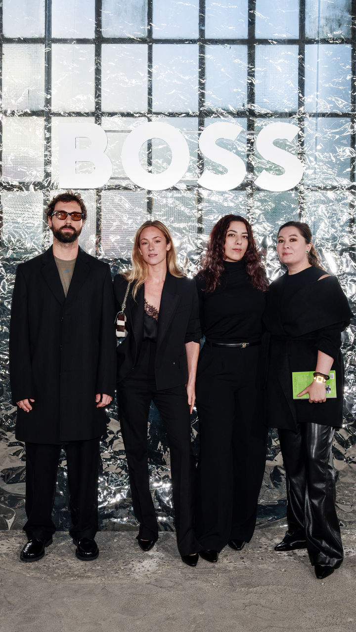 BOSS_Spring_Summer_26_Fashion_Show_LOGO_WALL_AndrésReisinger_SybilleDeSaintLouvent_Joann_SashaStiles.jpg