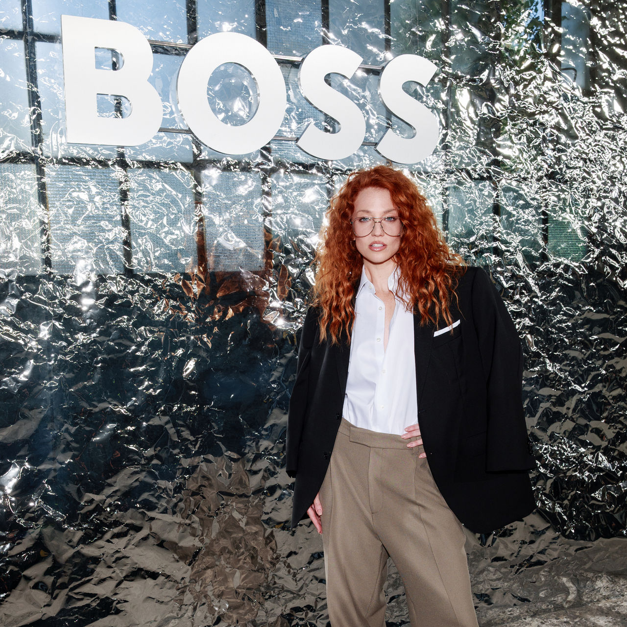 BOSS_Spring_Summer_26_Fashion_Show_LOGO_WALL_Jess_Glynne.jpg