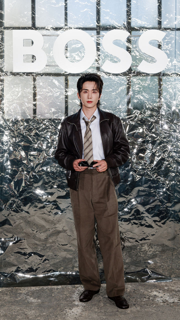 BOSS_Spring_Summer_26_Fashion_Show_LOGO_WALL_Steven_Zhang.jpg