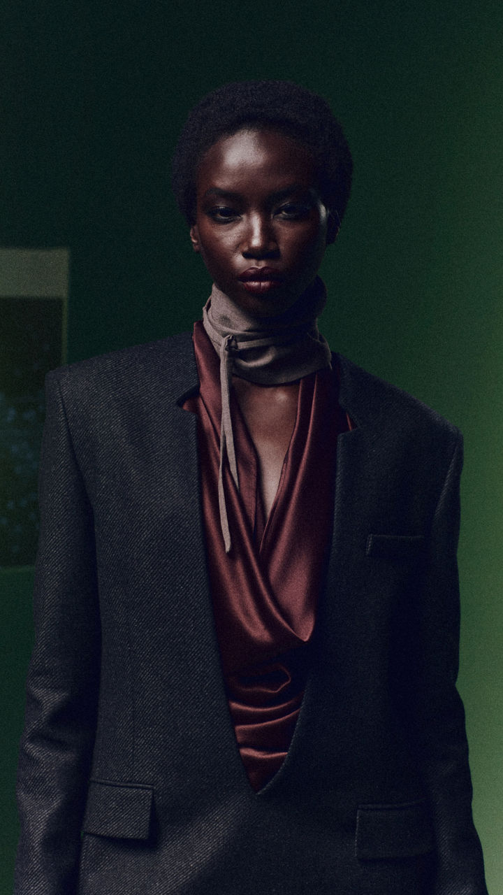 BOSS_FW23_Fashion_Show_FirstLookWall_Anok_9x16_001.jpg