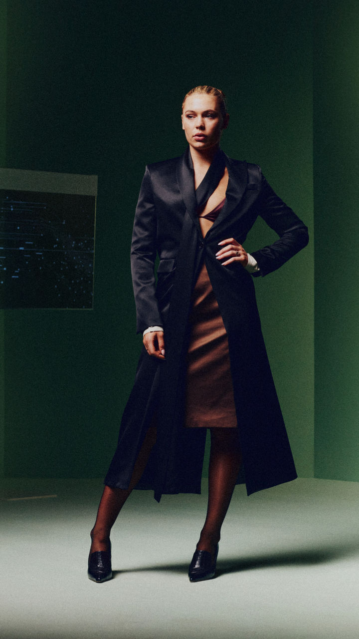 BOSS_FW23_Fashion_Show_FirstLookWall_Jutta_9x16_001.jpg