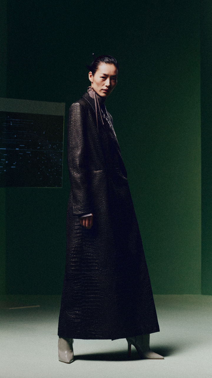 BOSS_FW23_Fashion_Show_FirstLookWall_Liu_9x16_002.jpg