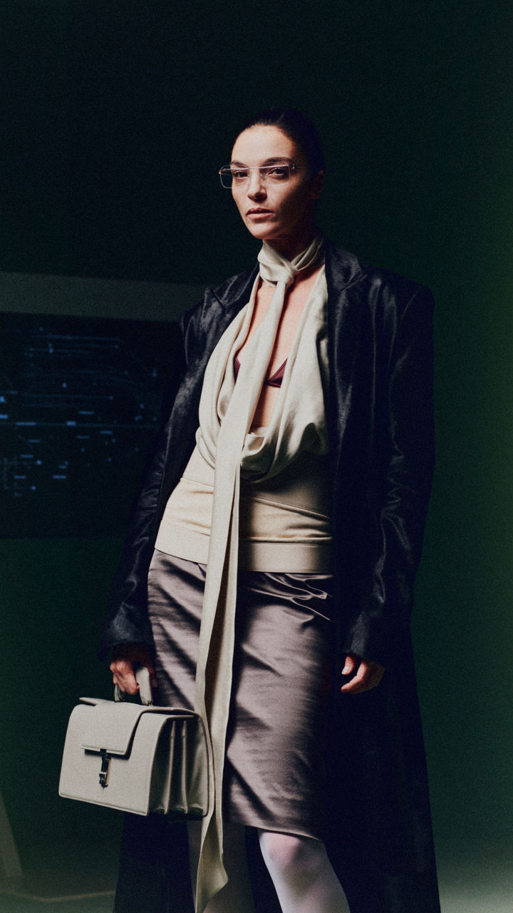 BOSS_FW23_Fashion_Show_FirstLookWall_MariaCarla_9x16_001.jpg