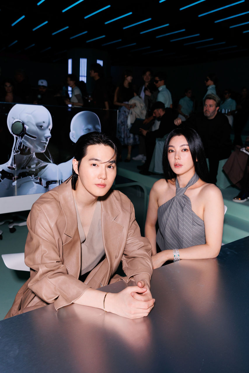 BOSS_FW23_FASHION_SHOW_Suho_Zhang_Yuqi.jpg