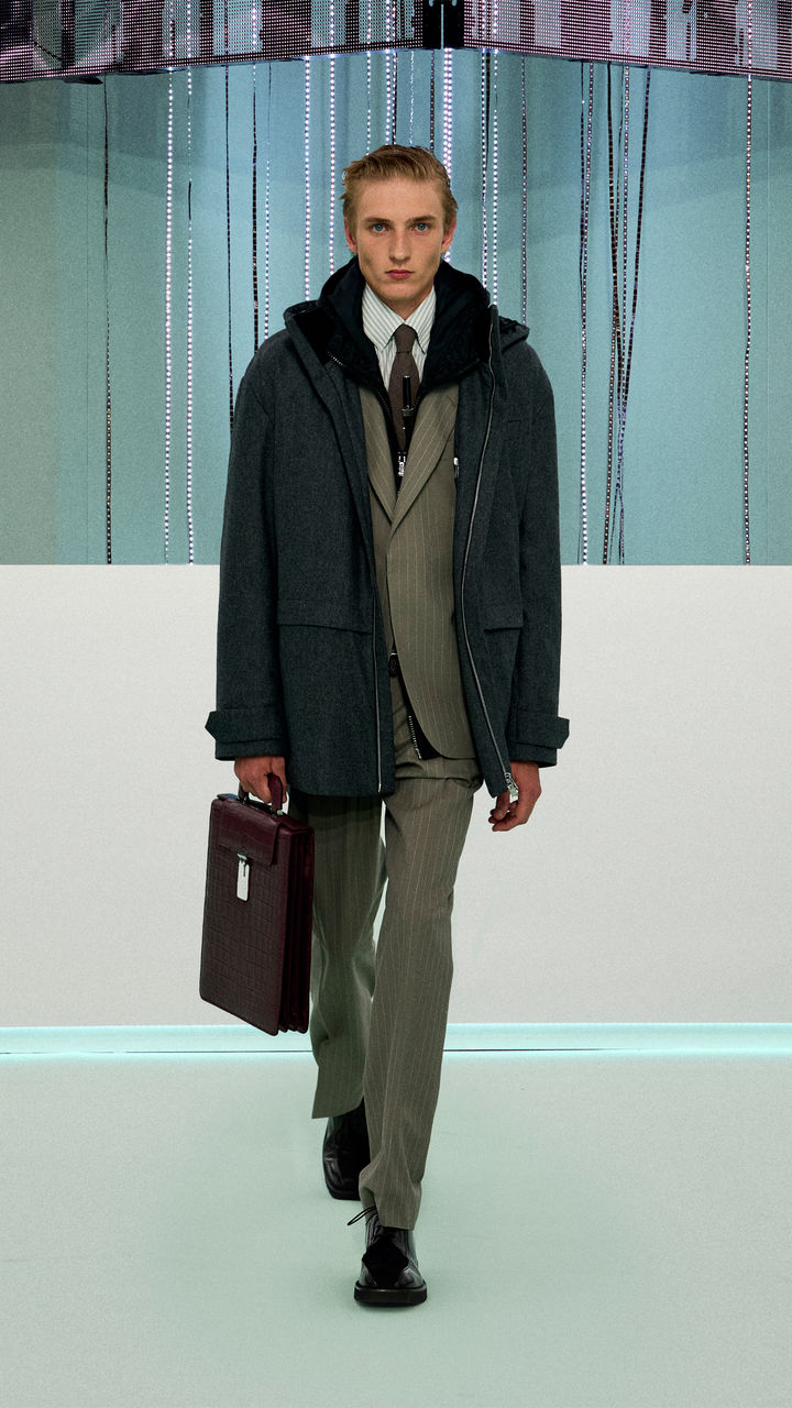 BOSS_FW23_FASHION_SHOW_Runway_Full_Look_Images_22_9x16.jpg