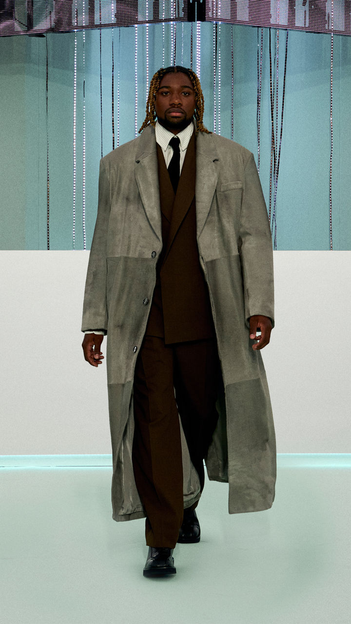 BOSS_FW23_FASHION_SHOW_Runway_Full_Look_Images_24_9x16.jpg