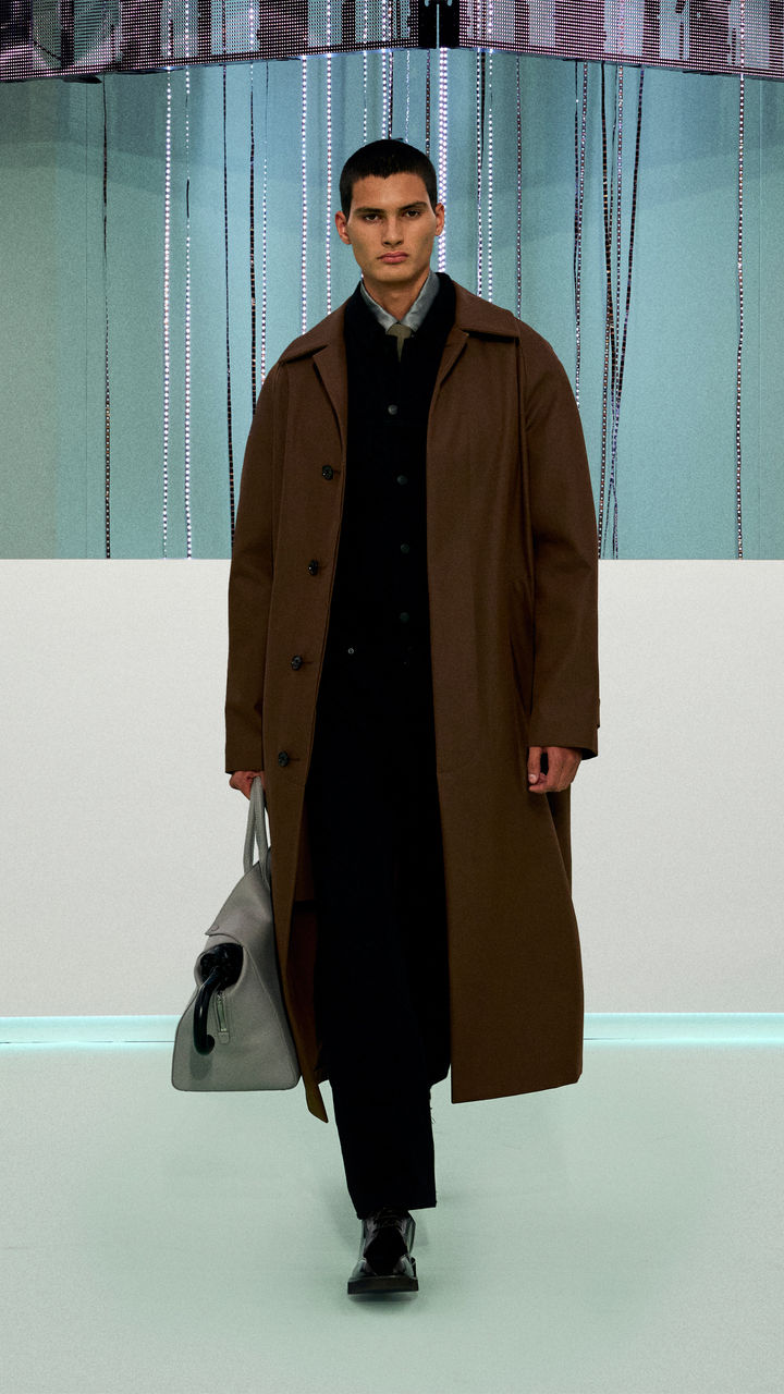 BOSS_FW23_FASHION_SHOW_Runway_Full_Look_Images_26_9x16.jpg