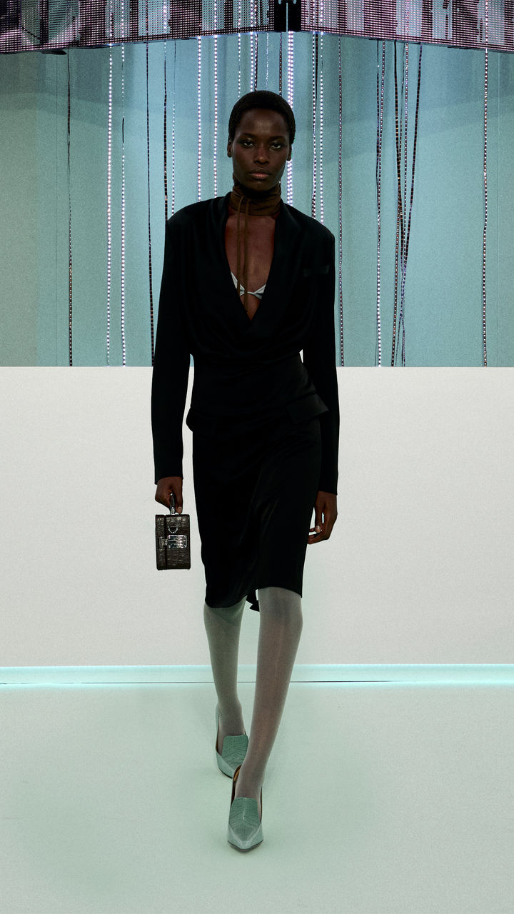 BOSS_FW23_FASHION_SHOW_Runway_Full_Look_Images_27_9x16.jpg
