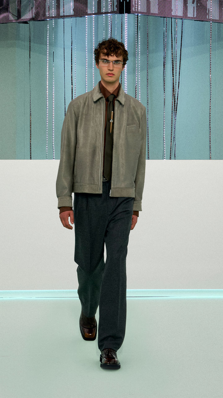 BOSS_FW23_FASHION_SHOW_Runway_Full_Look_Images_28_9x16.jpg