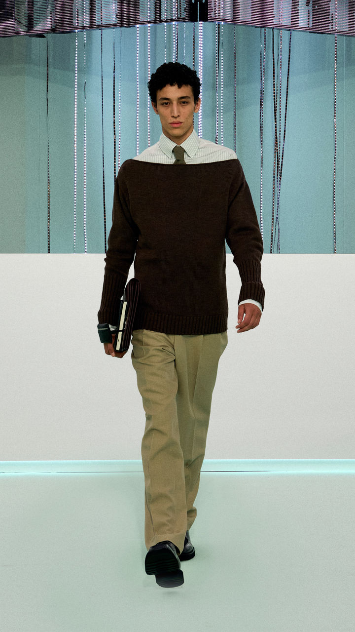 BOSS_FW23_FASHION_SHOW_Runway_Full_Look_Images_30_9x16.jpg