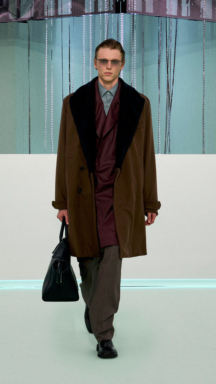 BOSS_FW23_FASHION_SHOW_Runway_Full_Look_Images_32_9x16.jpg