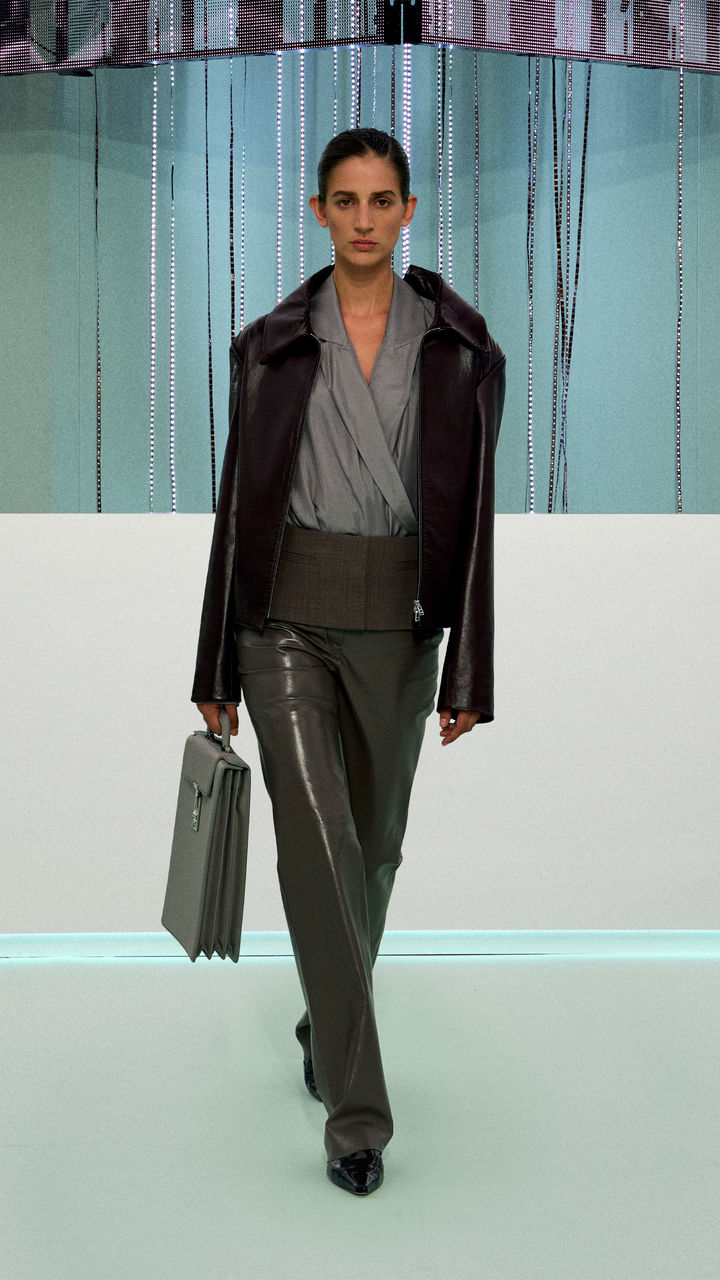 BOSS_FW23_FASHION_SHOW_Runway_Full_Look_Images_51_9x16.jpg