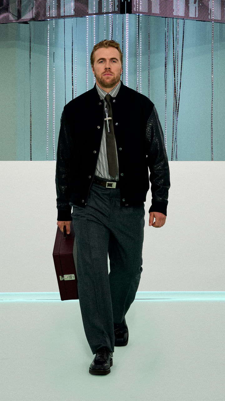 BOSS_FW23_FASHION_SHOW_Runway_Full_Look_Images_54_9x16.jpg