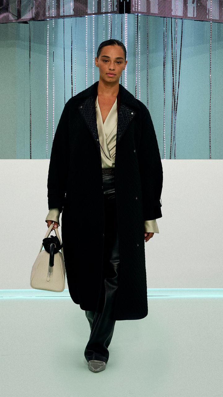 BOSS_FW23_FASHION_SHOW_Runway_Full_Look_Images_56_9x16.jpg