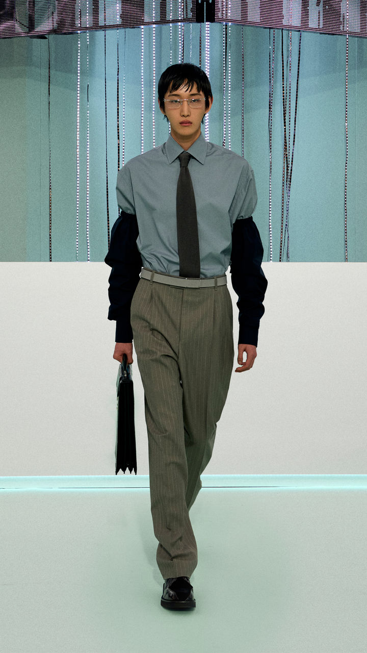 BOSS_FW23_FASHION_SHOW_Runway_Full_Look_Images_60_9x16.jpg