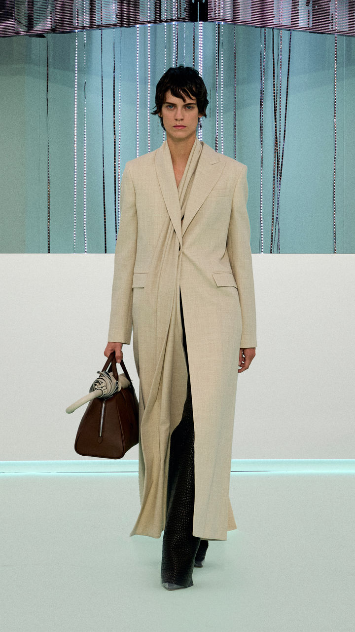 BOSS_FW23_FASHION_SHOW_Runway_Full_Look_Images_61_9x16.jpg