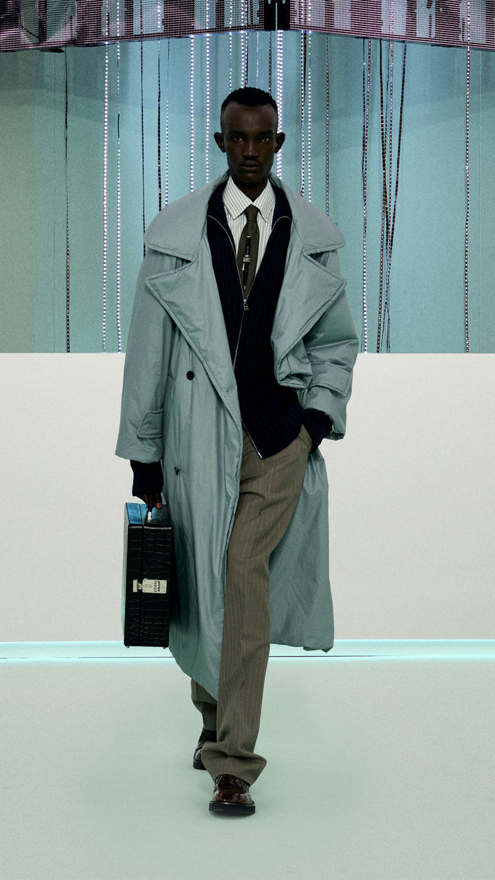 BOSS_FW23_FASHION_SHOW_Runway_Full_Look_Images_63_9x16.jpg