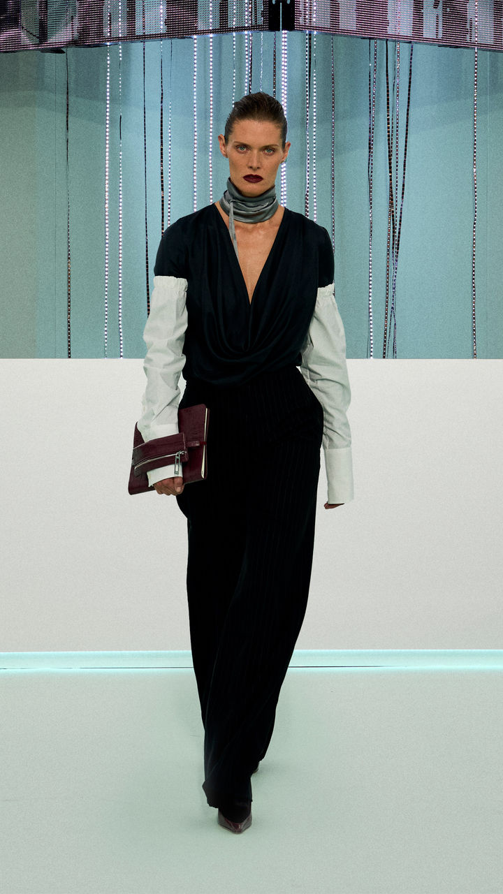 BOSS_FW23_FASHION_SHOW_Runway_Full_Look_Images_64_9x16.jpg