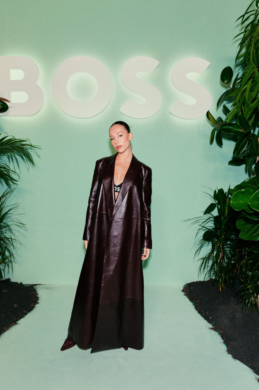 BOSS_FW23_FASHION_SHOW_VIP_Photo_Wall_Ester_Exposito.jpg