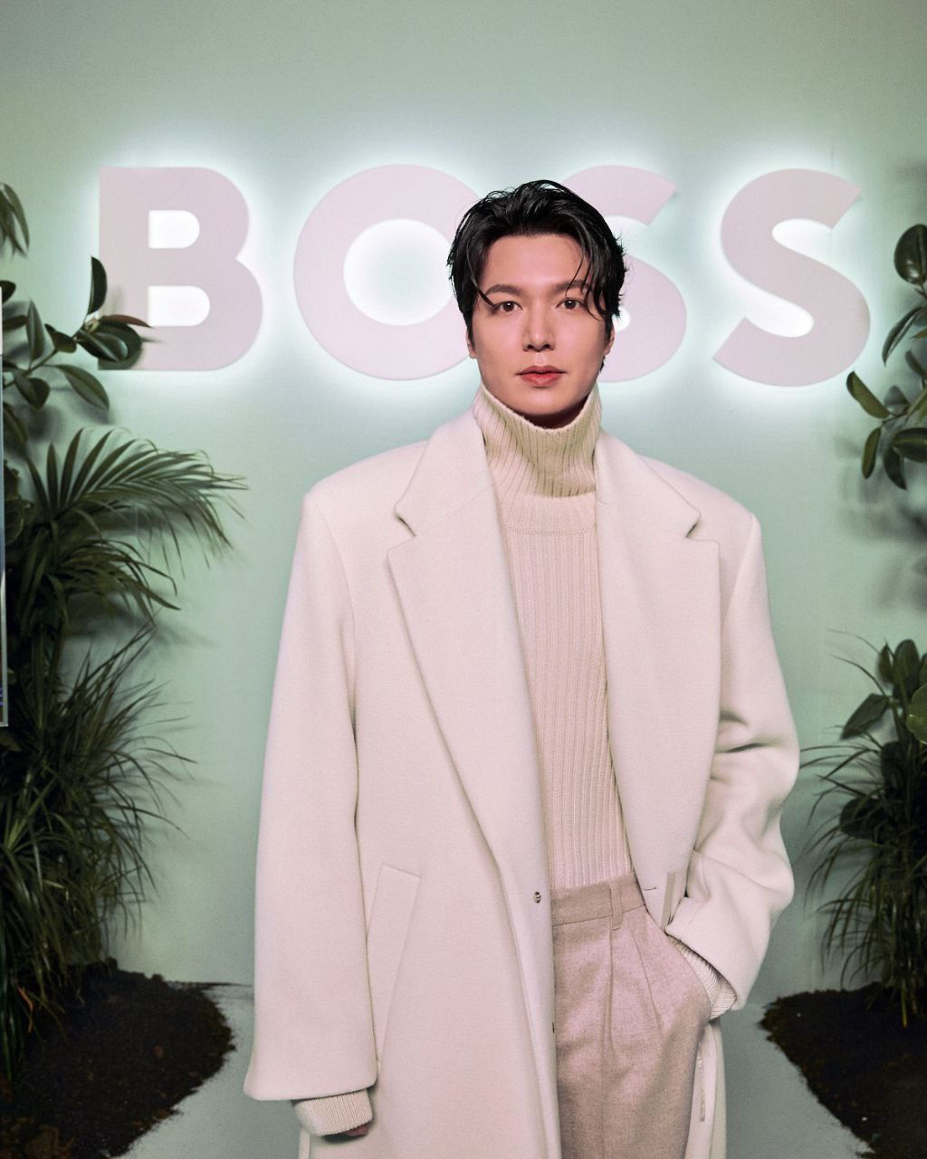 BOSS_FW23_FASHION_SHOW_VIP_Photo_Wall_Lee_Minho.jpg