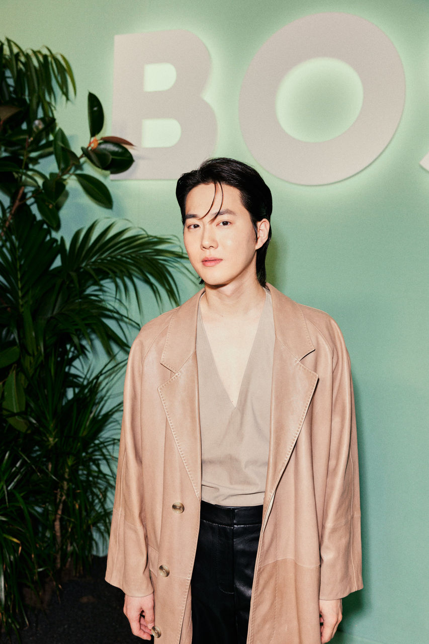 BOSS_FW23_FASHION_SHOW_VIP_Photo_Wall_Suho.jpg