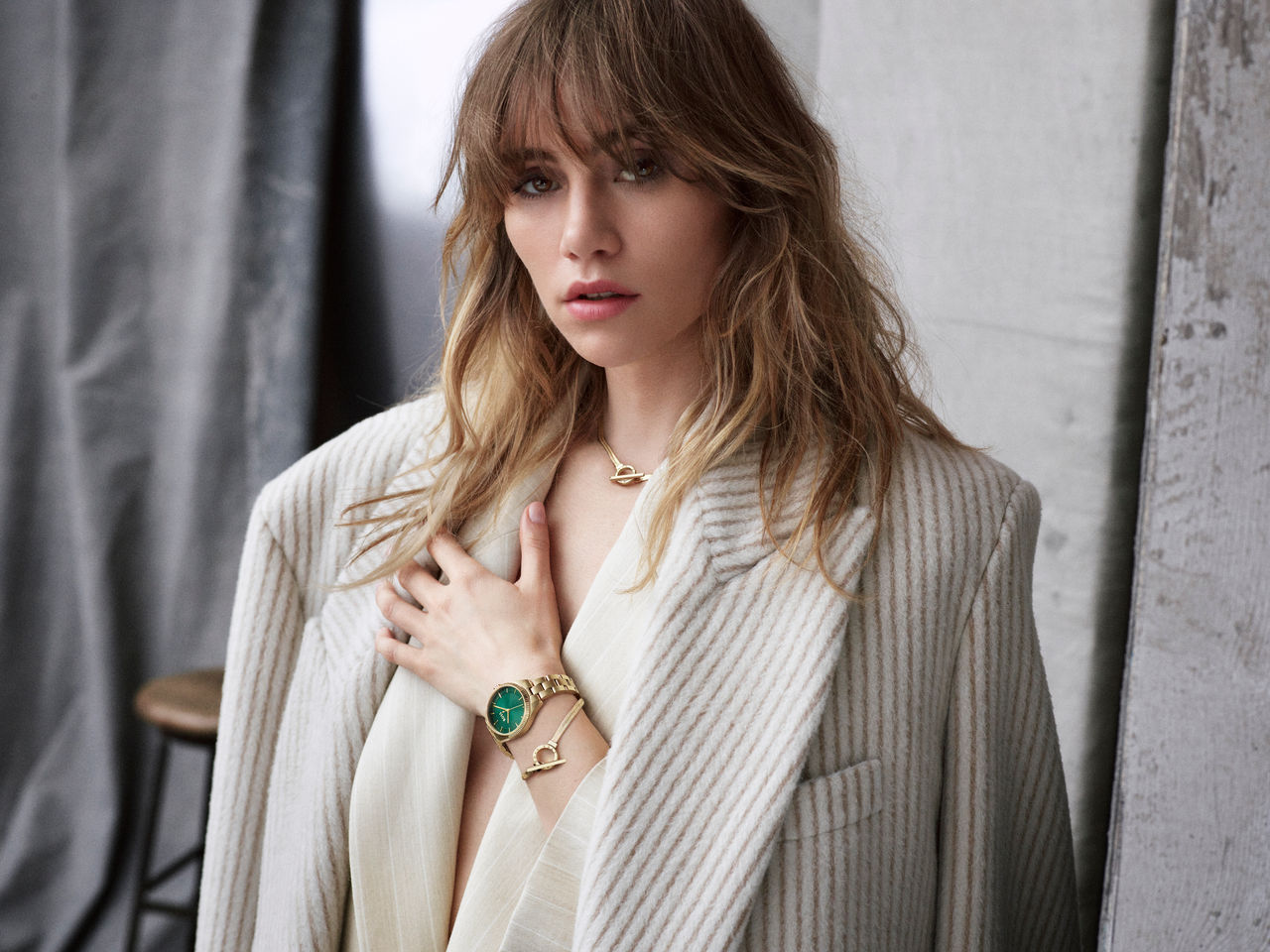 BOSS_FW23_Global_Campaign_Suki_Waterhouse_001.jpg