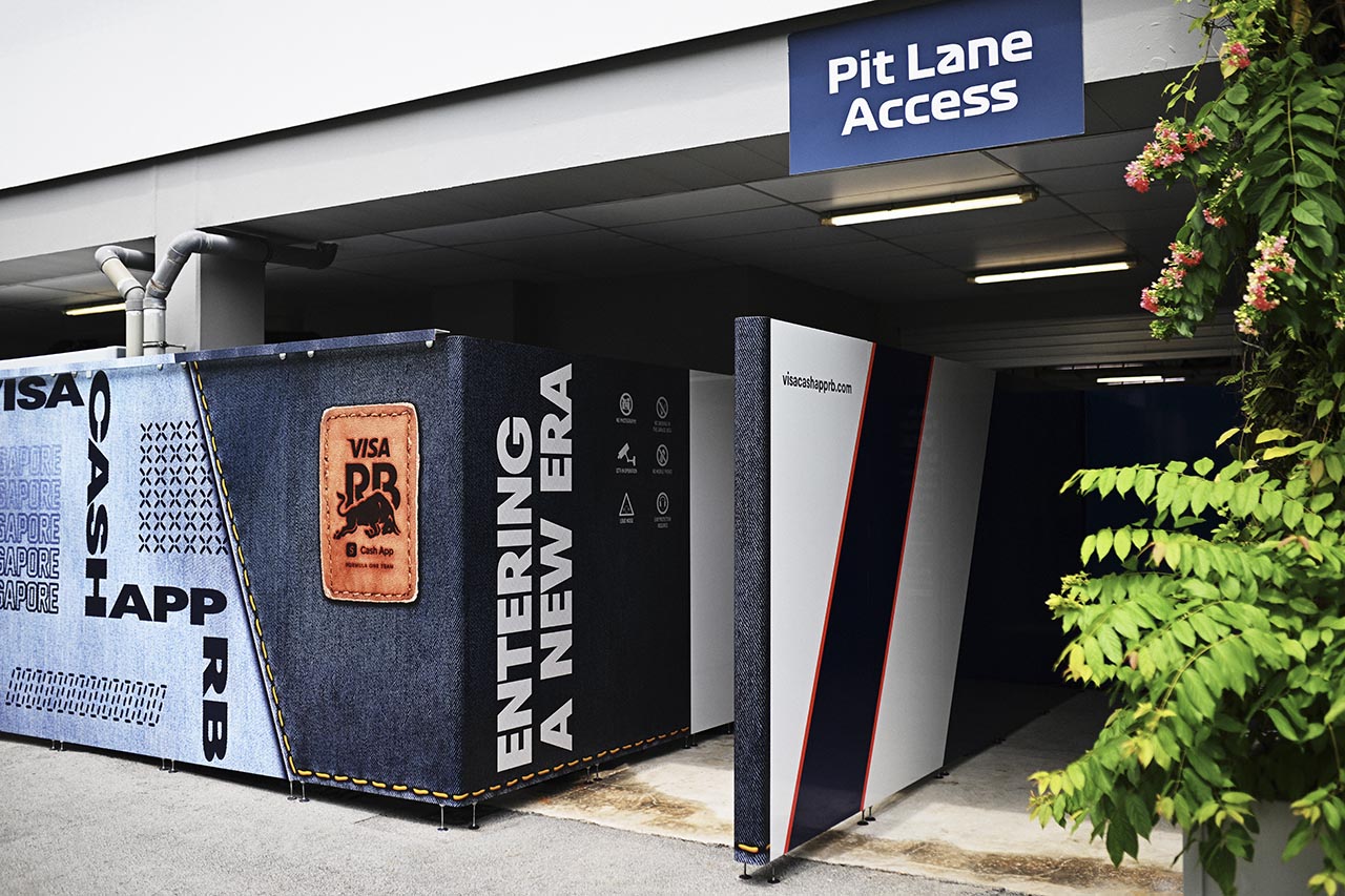 2024_HUGO_Singapore_Visa_Cash_App_RB_F1_Team_Garage_02.tif