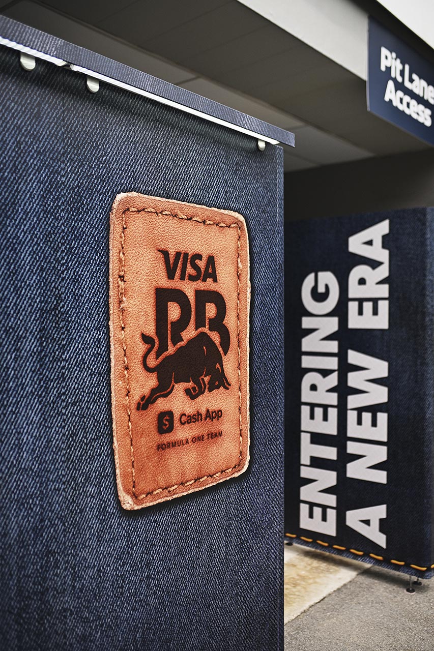 2024_HUGO_Singapore_Visa_Cash_App_RB_F1_Team_Garage_03.tif